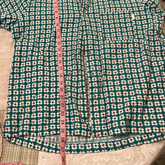 Urban Outfitters Size Medium Button Down Shirt in EUC. Oversized! - Picture 5 of 7